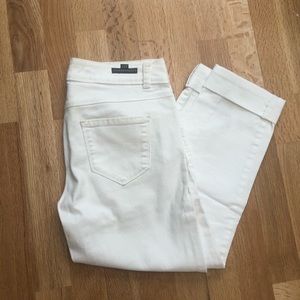 White cropped jeans